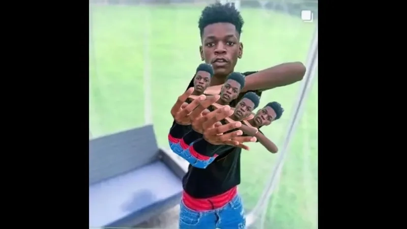 The classic how many fingers meme from The Hangover