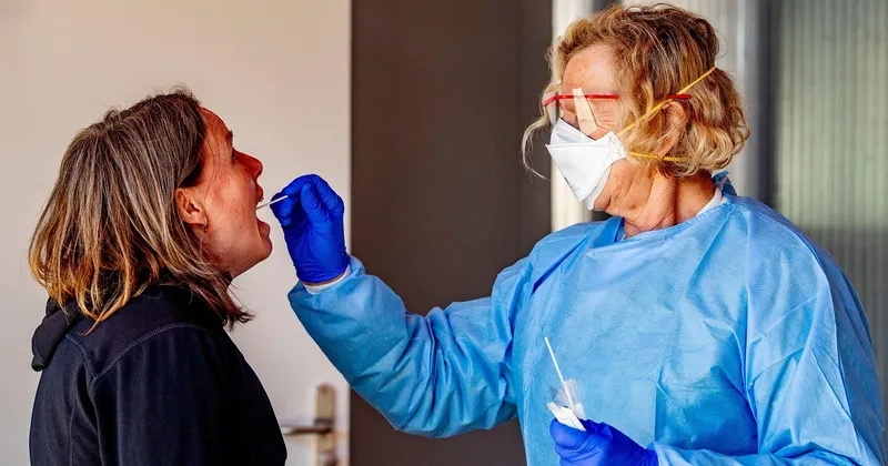 Person experiencing COVID-19 XEC variant symptoms