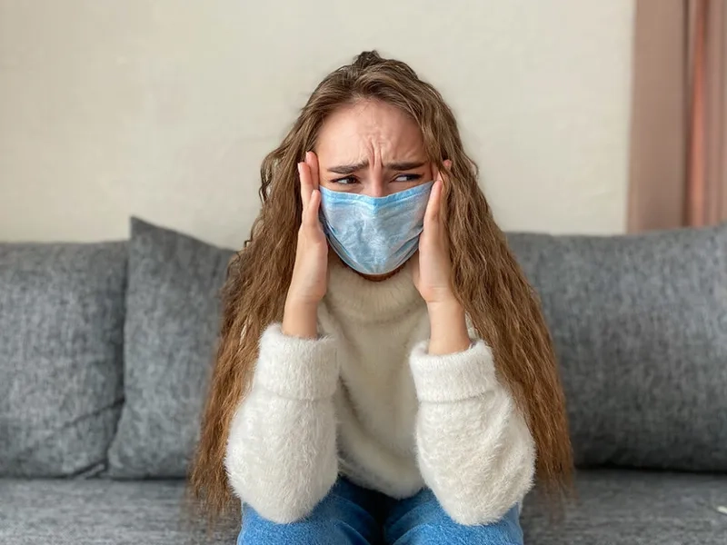 Microscopic view of the COVID-19 XEC variant