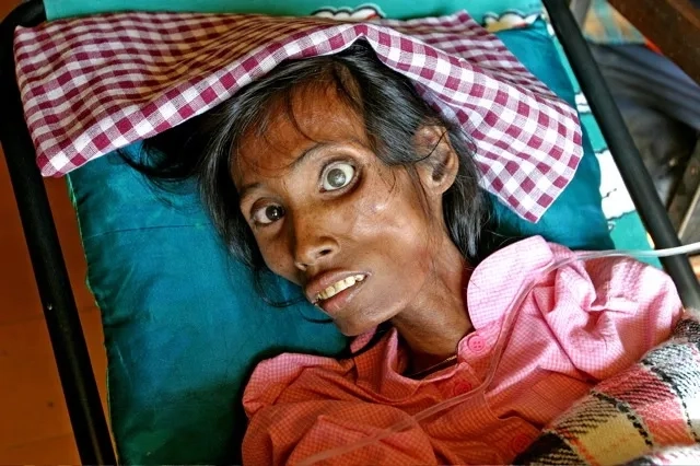 An infographic on how HIV is transmitted between individuals