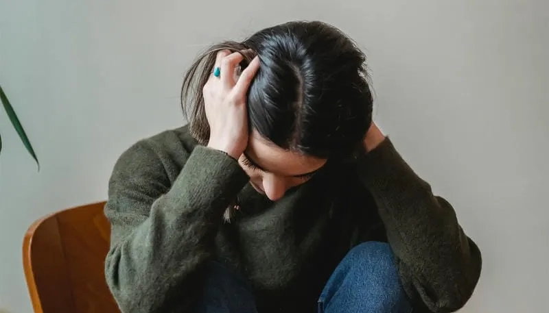 A therapist providing major depressive disorder treatment