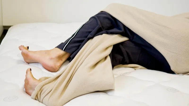 A pregnant woman experiencing RLS symptoms