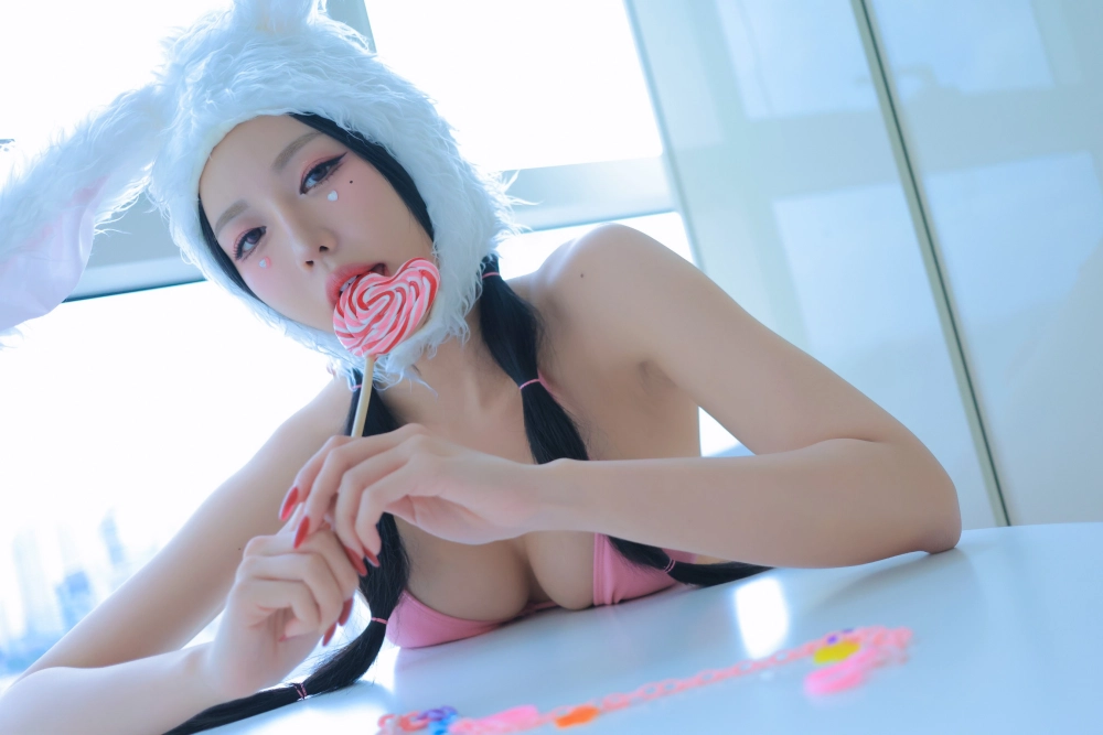 Personal girl main point photo focal beauty seductive hot captivating