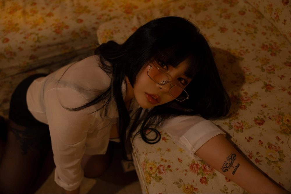 DP girl photo explodes instant screen-burning heat and golden craving