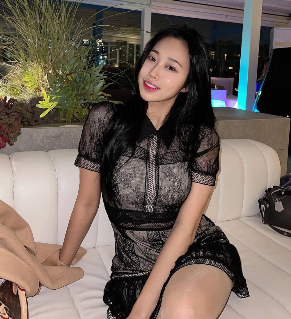 Desi girl sex outdoor crackles wild nature and open-air golden dripping fire