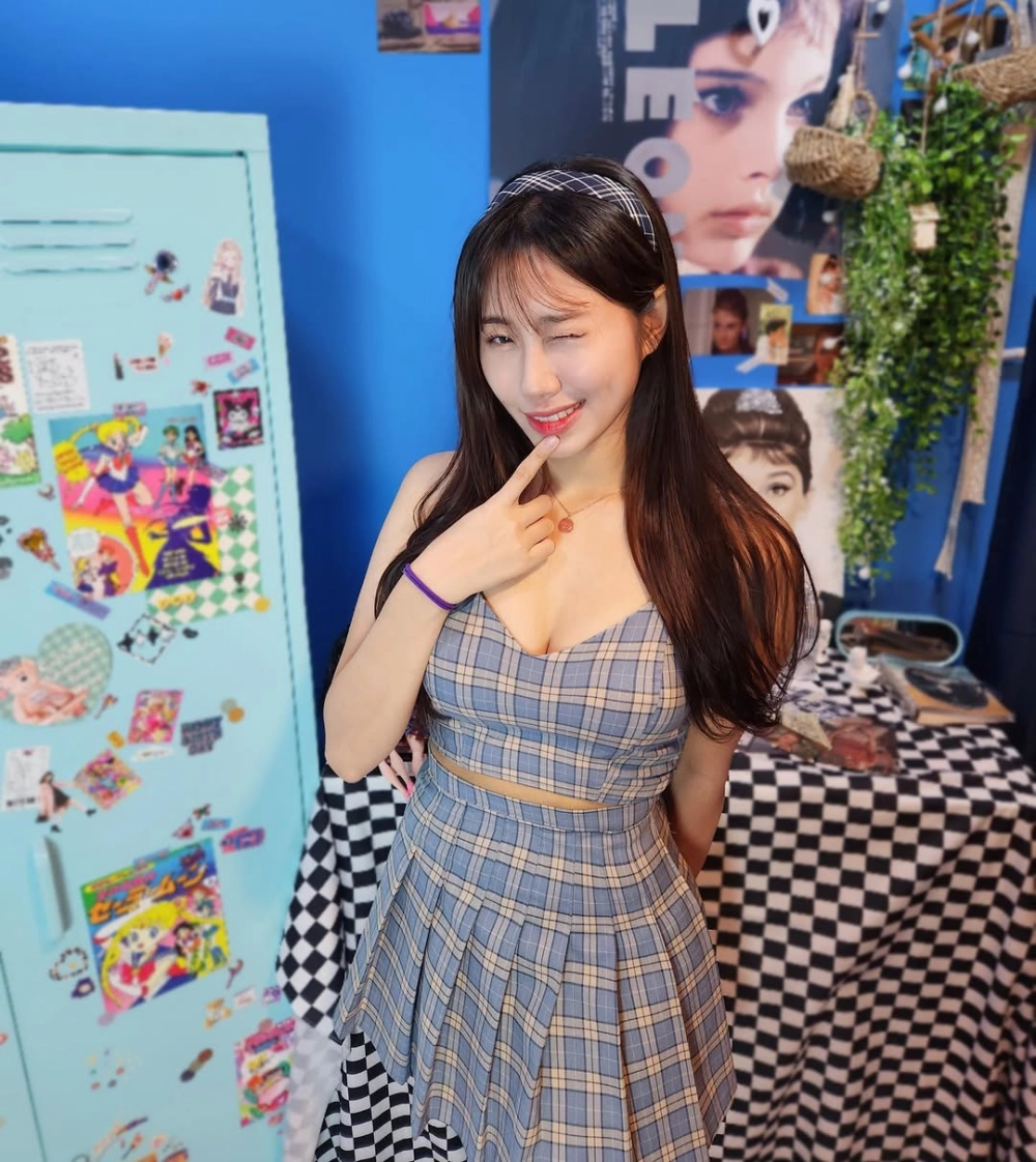 Karnataka college girl sex burns local campus spice and untamed golden blaze