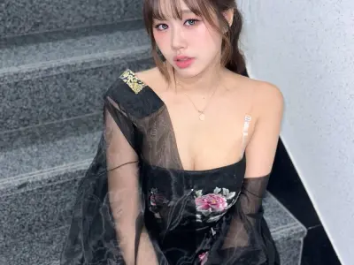 18 years old girl sex bites lollipop cream lips macro drip