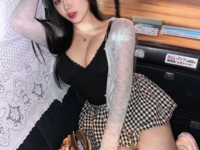 Sex video call girl steams shower cam palm heart press